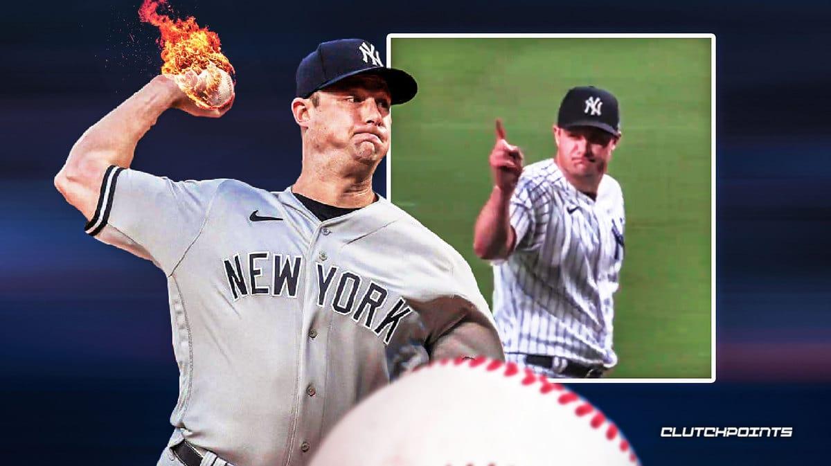 Yankees’ Gerrit Cole blows fastball past Mariners’ Jose Caballero, jaws at him on way to dugout_thumbnail