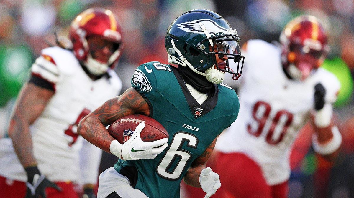 DeVonta Smith gets in on action with longest pass play of season for Eagles_thumbnail