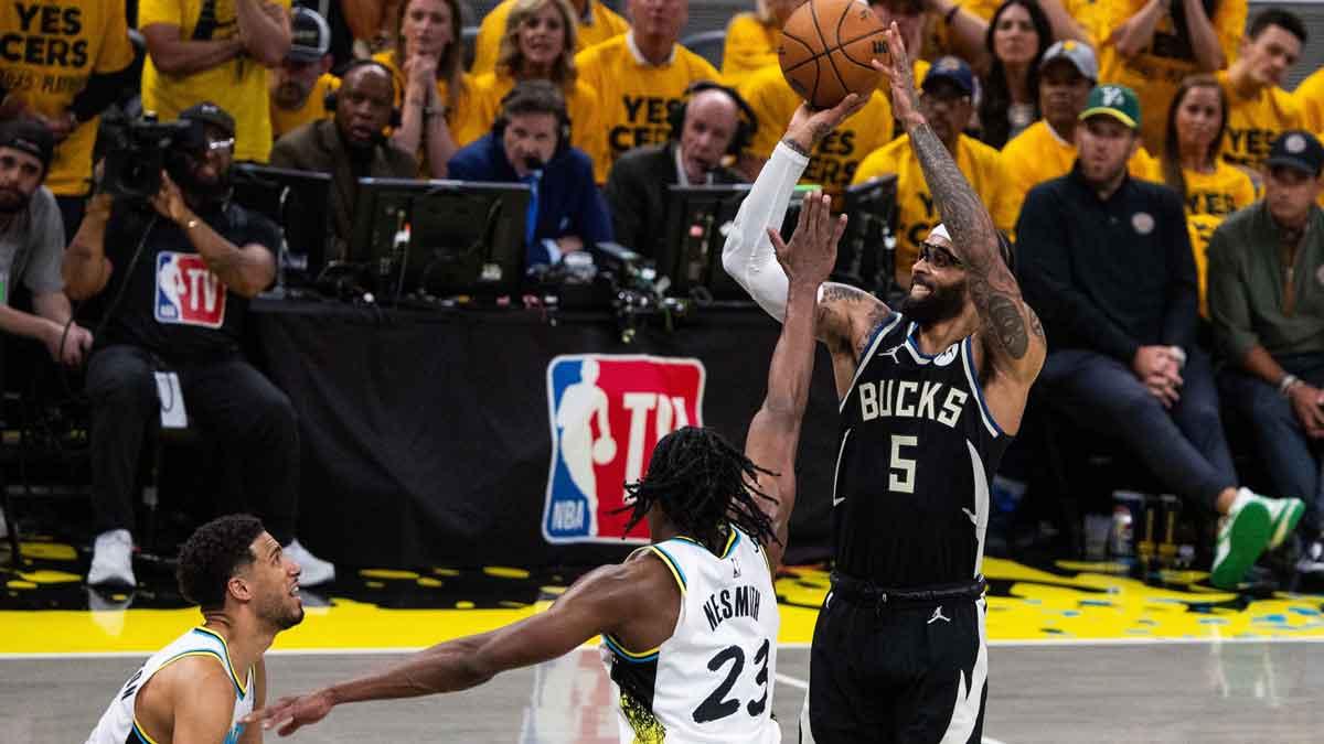 Key sharpshooter returns to Bucks on $7.5 million contract_thumbnail