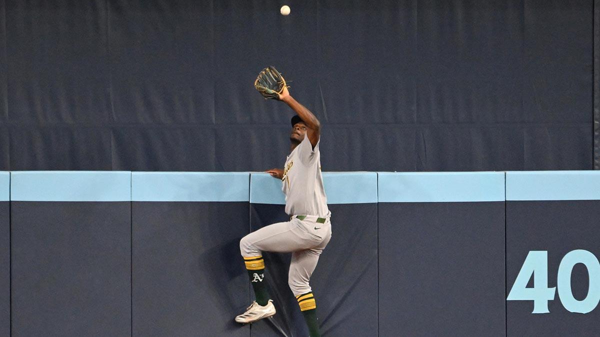 Athletics’ Denzel Clarke earns new nickname from Torii Hunter after unreal catch_thumbnail