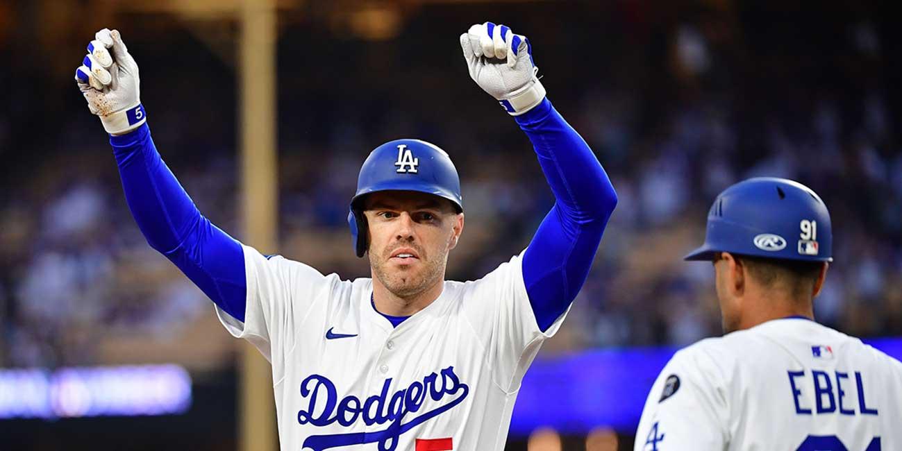 Freddie Freeman seals win over Royals with web gem at 1st base_thumbnail