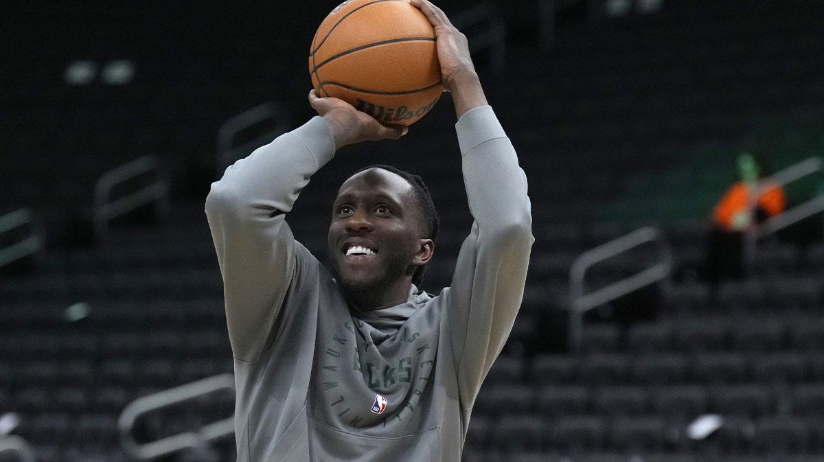 Key Bucks forward returns on $7.1 million free agent contract_thumbnail
