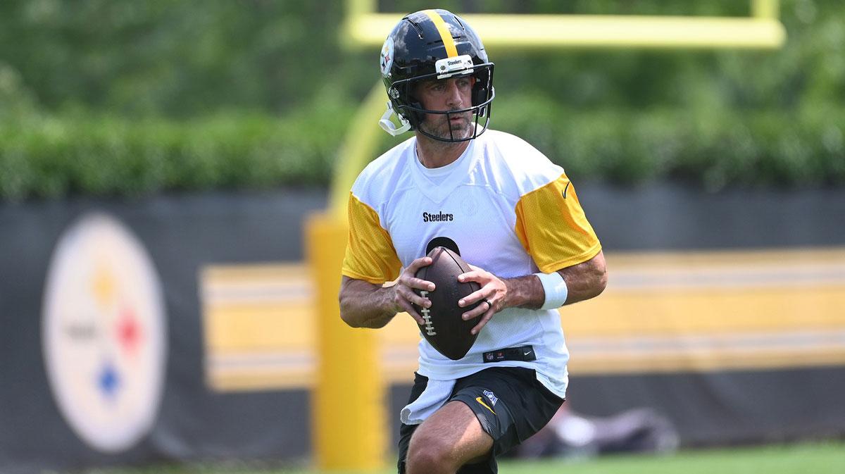 2-time Super Bowl champ doubts Steelers’ Aaron Rodgers is Russell Wilson upgrade_thumbnail