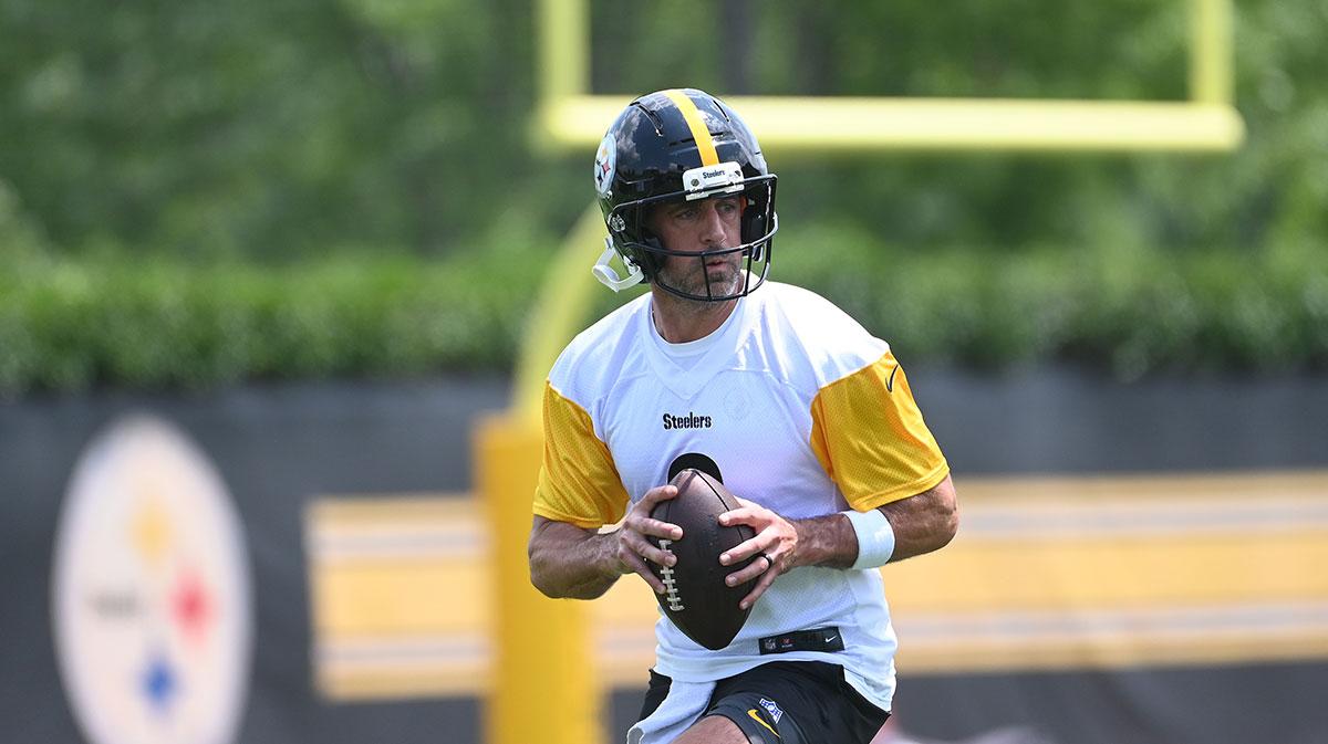 Aaron Rodgers’ ex teammate throws shade at QB’s surprise wedding_thumbnail