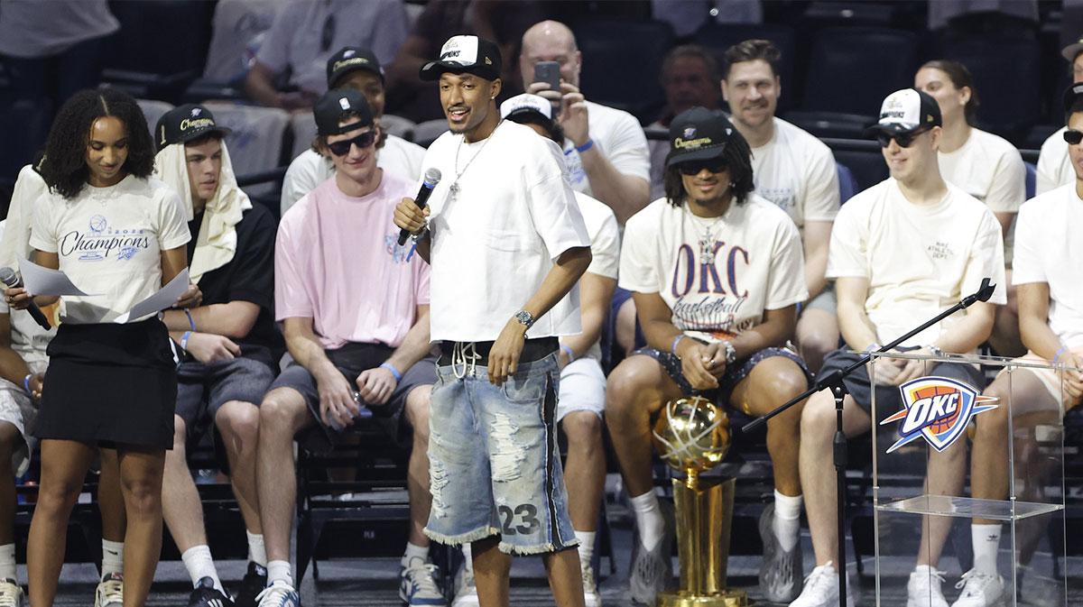 Thunder’s Alex Caruso gushes over Aaron Wiggins’ mic drop moment before parade_thumbnail