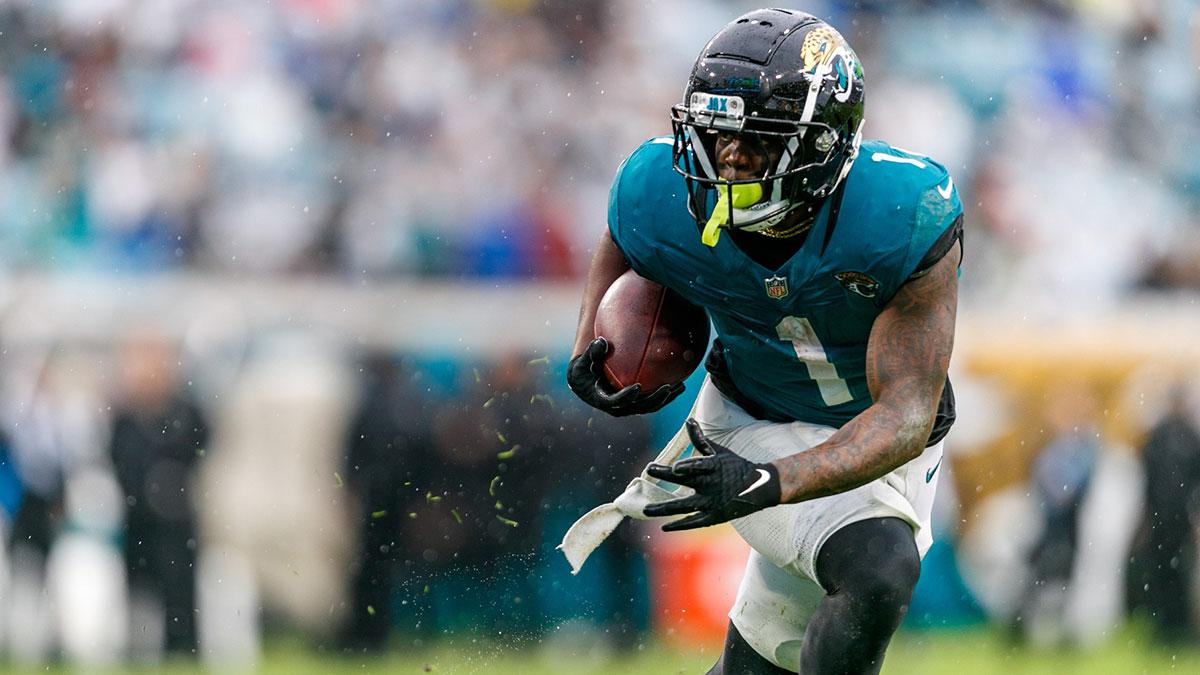 Liam Coen shoots down ‘inaccurate’ Travis Etienne Jr. trade rumors_thumbnail