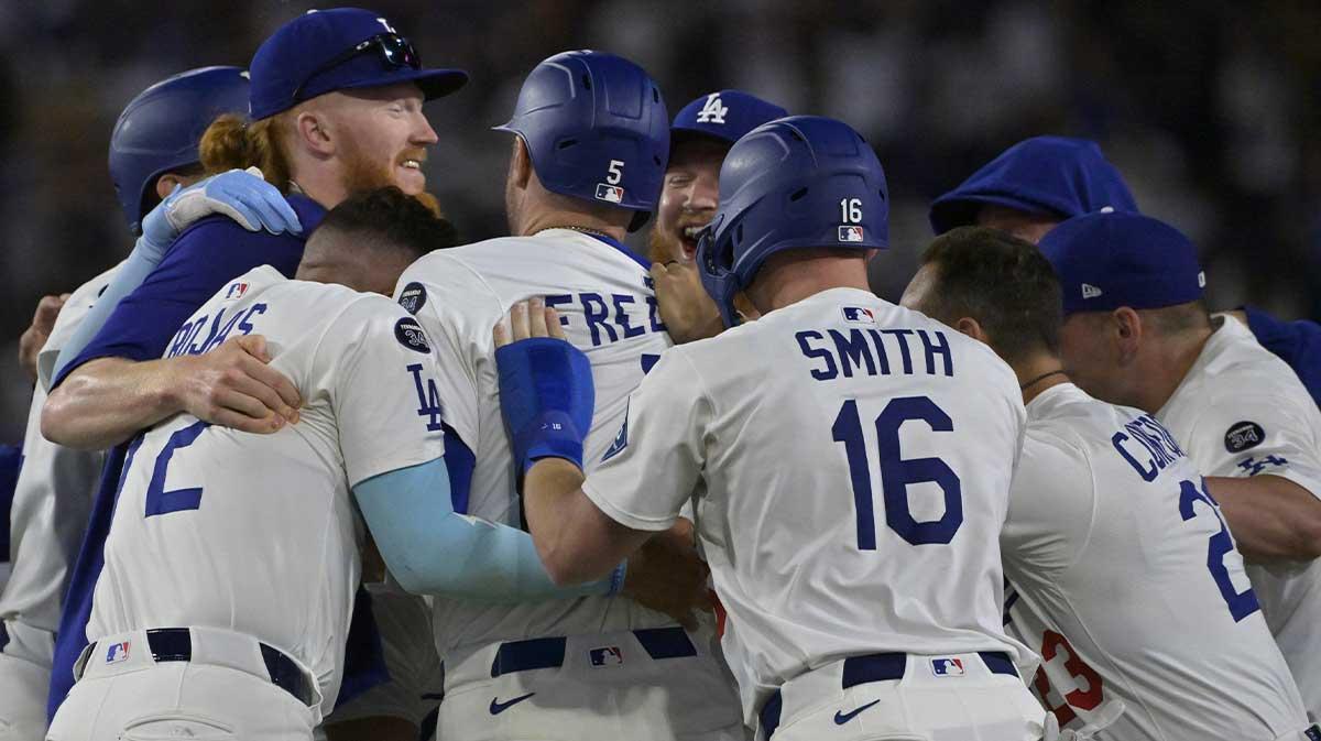 Freddie Freeman plays hero in Dodgers’ comeback vs. White Sox with walk-off hit_thumbnail