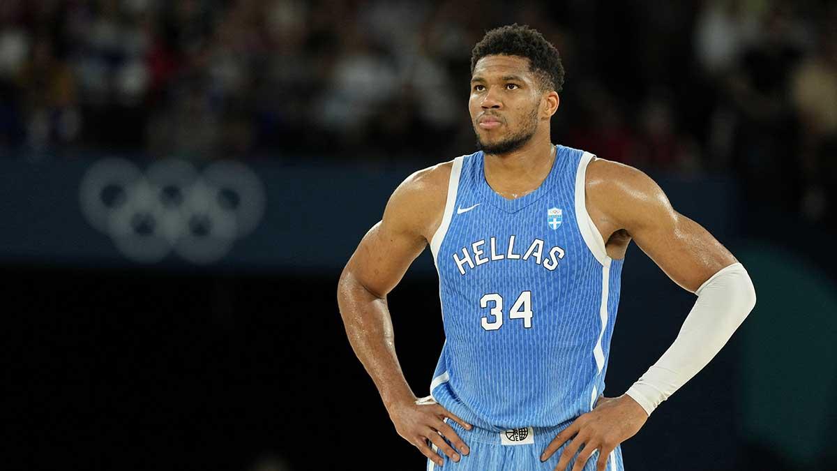 Giannis’ thunderous alley-oop caps off 37-point domination as Greece advances_thumbnail