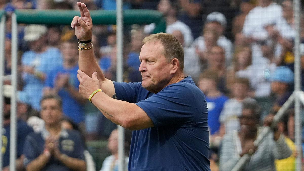 Brewers’ Pat Murphy teases extreme plan for Michael Helman amid nuclear series_thumbnail