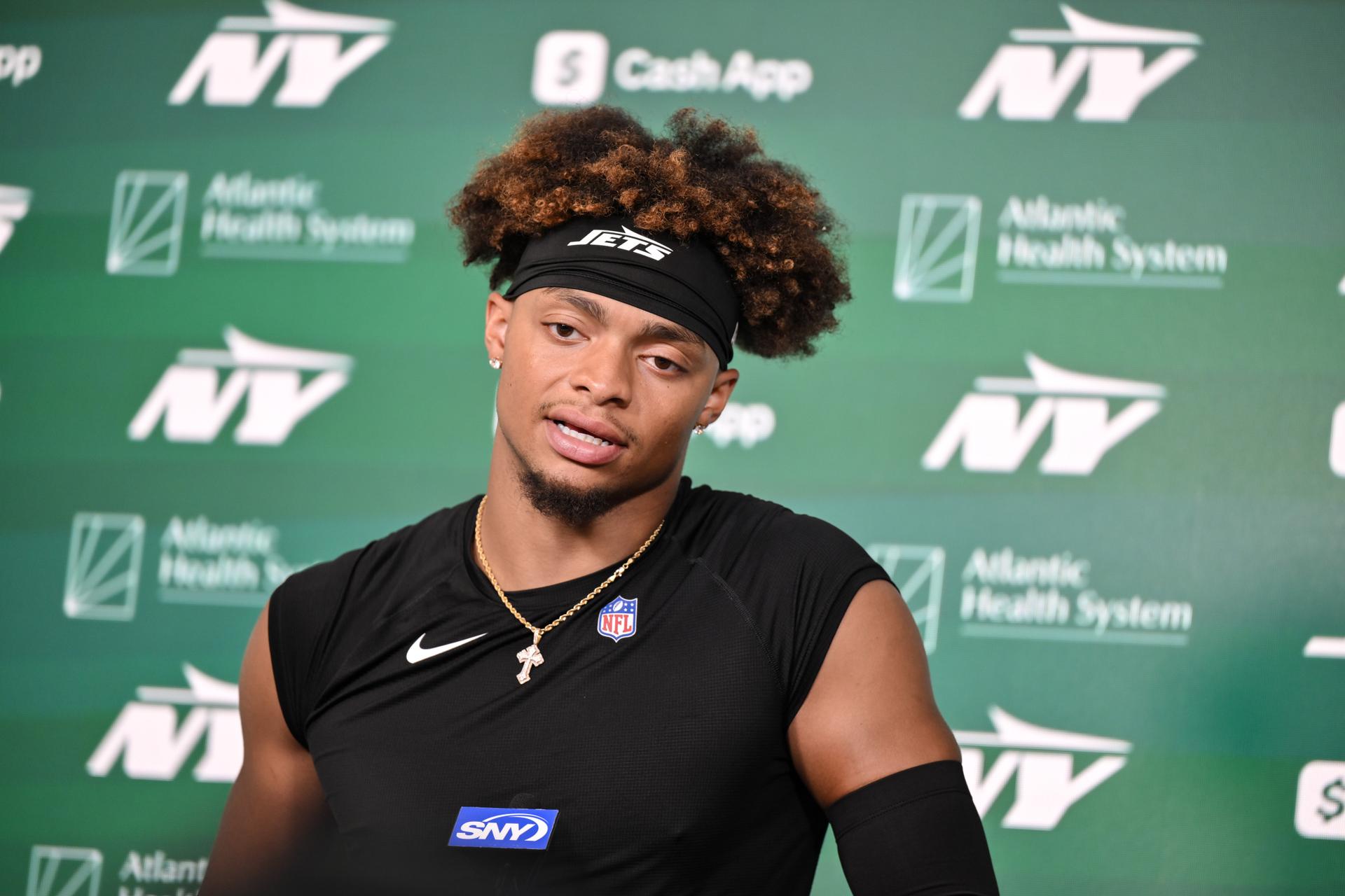 Jets news: Why GM Darren Mougey believes in Baker Mayfield, Sam Darnold path for Justin Fields_thumbnail