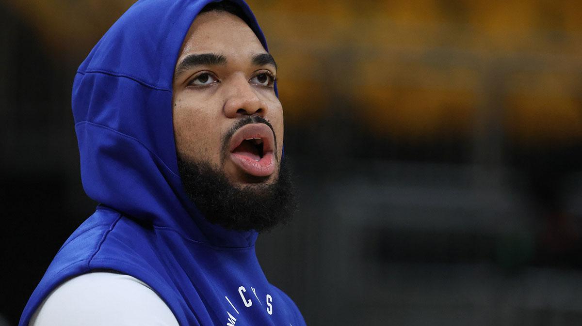 Insider makes Devin Booker prediction for possible Karl-Anthony Towns extension_thumbnail