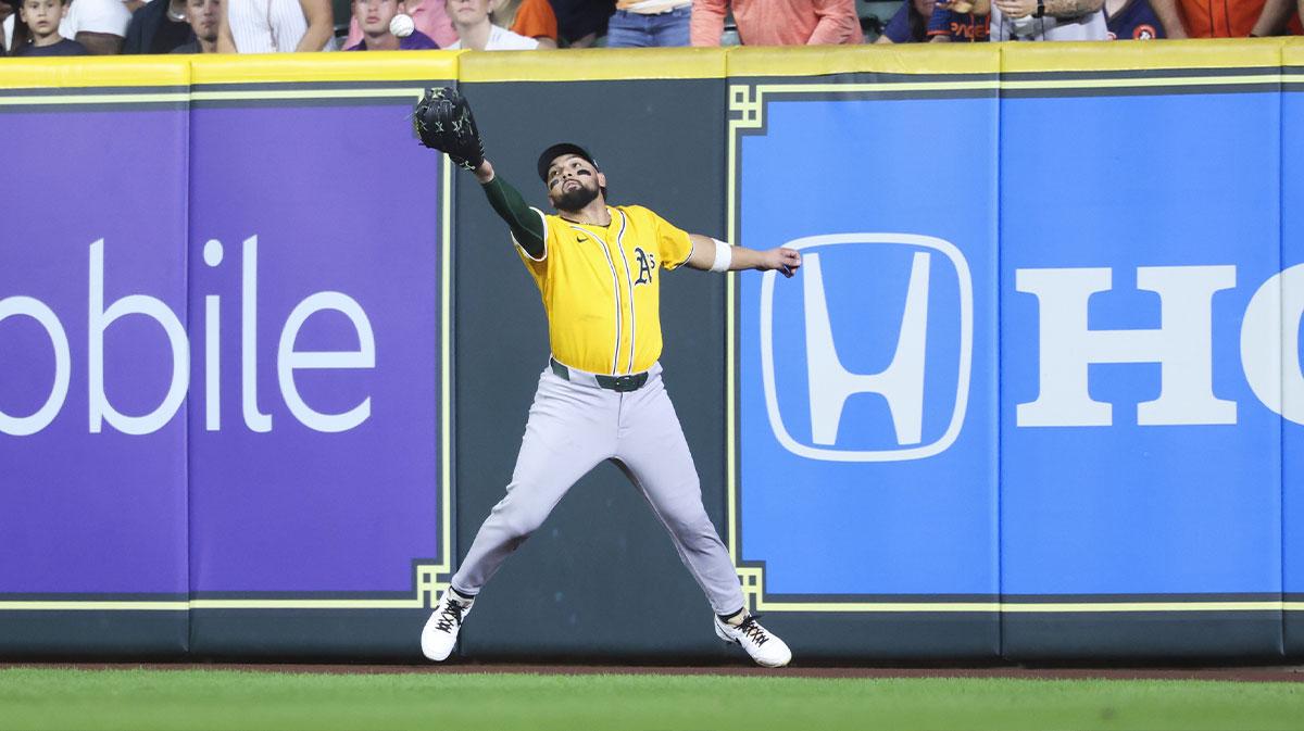 Athletics’ Carlos Cortes steals home run with incredible grab_thumbnail