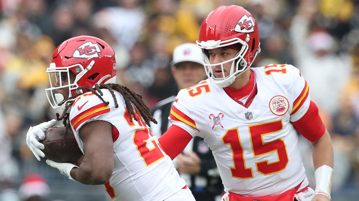 Chiefs QB Patrick Mahomes’ dunk celebration over Kareem Hunt almost ends disastrously_thumbnail