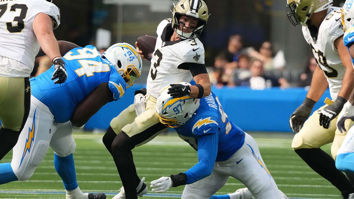 Watch 305-pound TeRah Edwards intercept Stetson Bennett_thumbnail