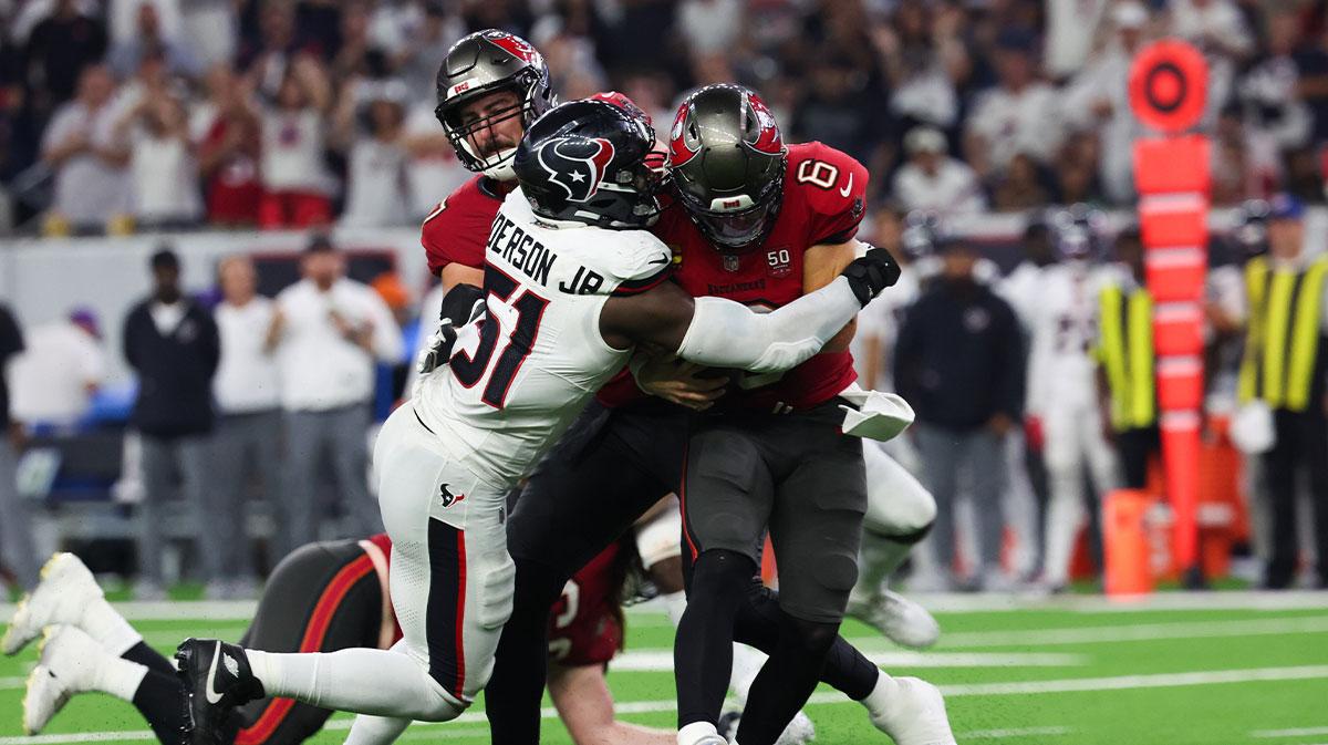 Browns fans urged to ‘look away’ after Baker Mayfield and Nick Chubb hug on MNF_thumbnail