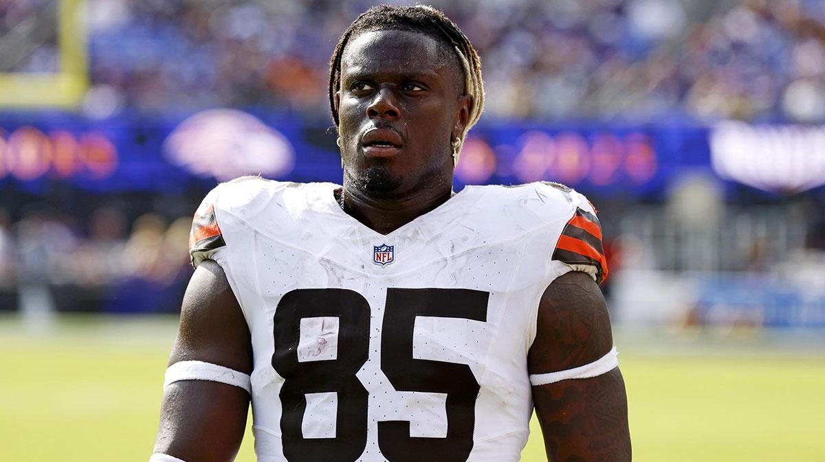 Browns rumors: Greg Newsome, David Njoku linked as potential trade chips_thumbnail