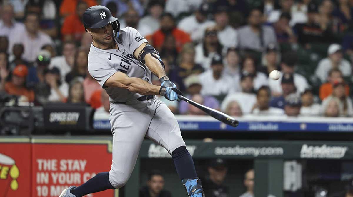 Yankees’ Giancarlo Stanton homers over train tracks at Daikin Park_thumbnail