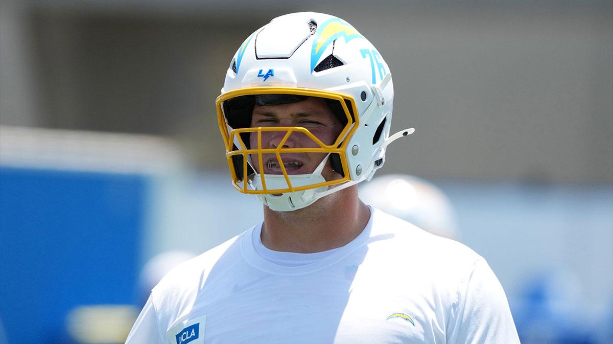 Chargers’ Joe Alt carted off field with injury vs. Titans_thumbnail