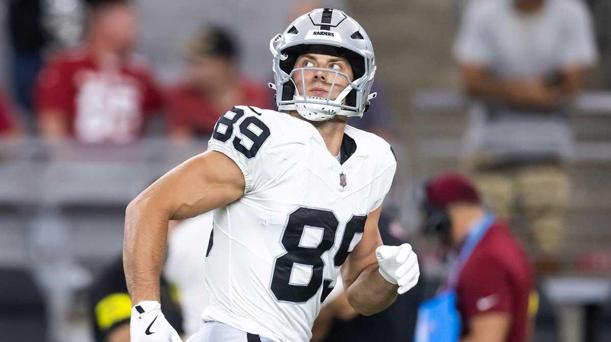 Raiders’ Brock Bowers gets huge knee injury update for Jaguars clash_thumbnail