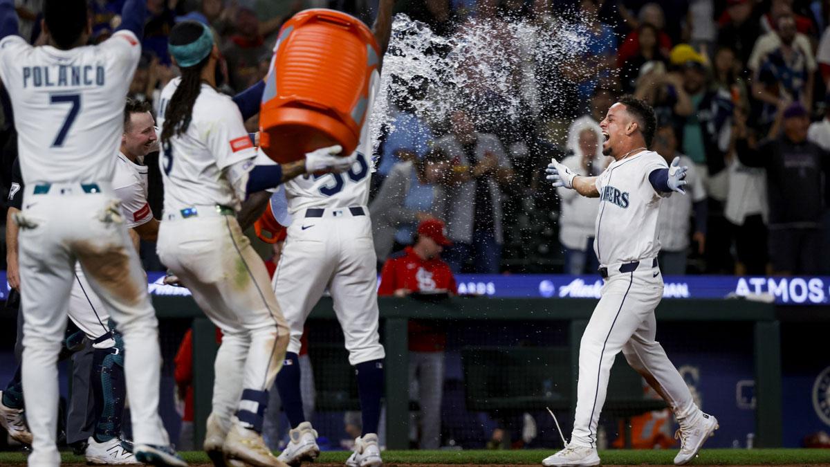 Mariners makes impressive history with walk-off vs. Angels_thumbnail
