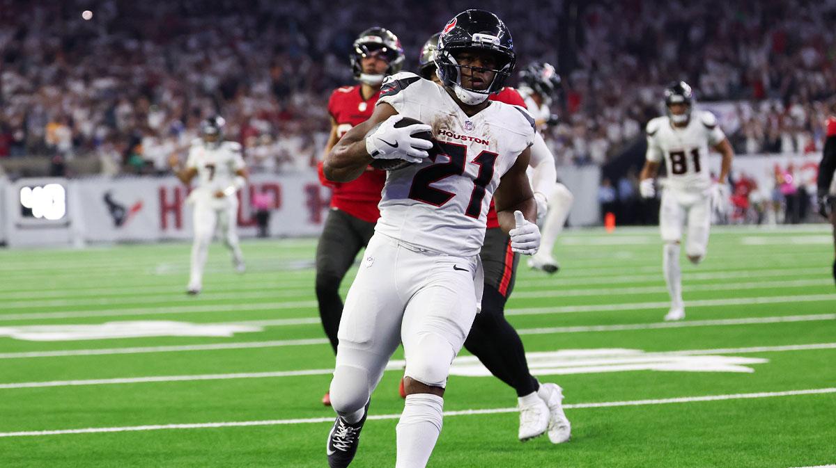 Watch Nick Chubb bulldoze to his first Texans touchdown on MNF_thumbnail