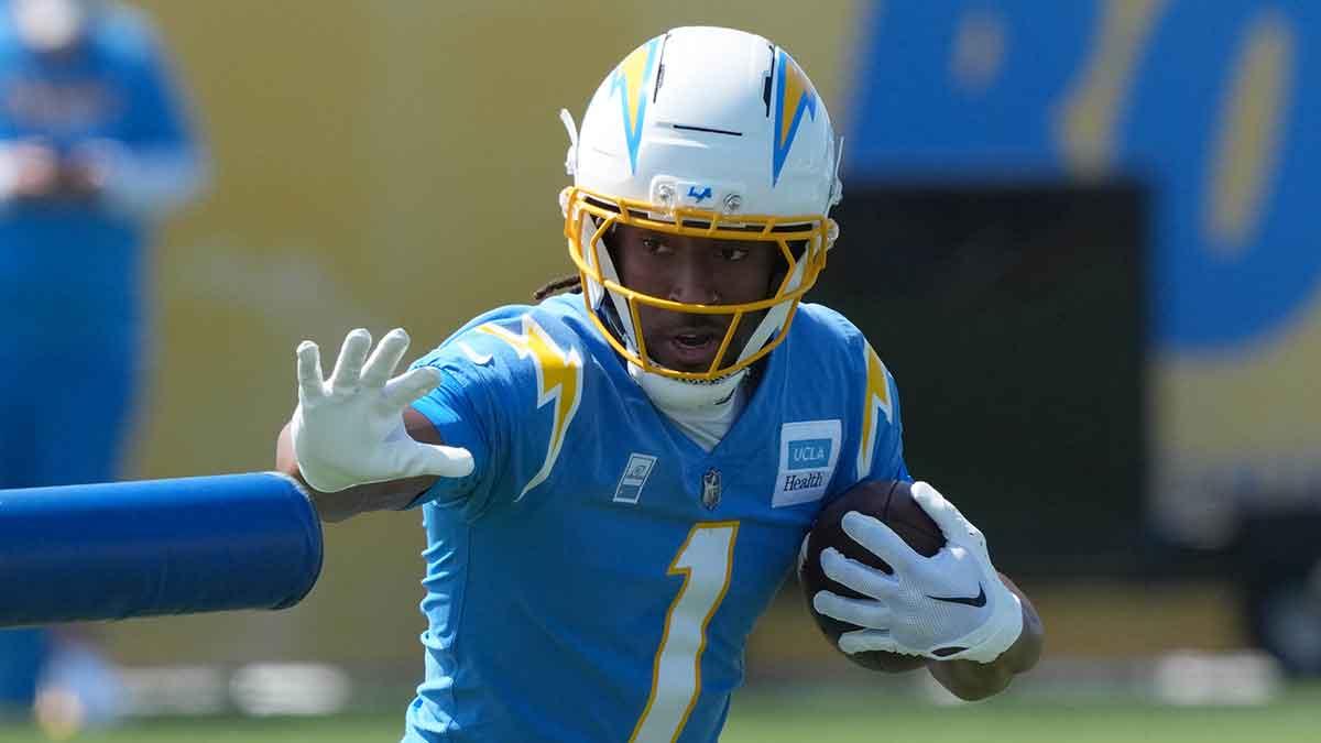 Chargers’ Justin Herbert expected to miss key weapon Quentin Johnston in Week 6_thumbnail