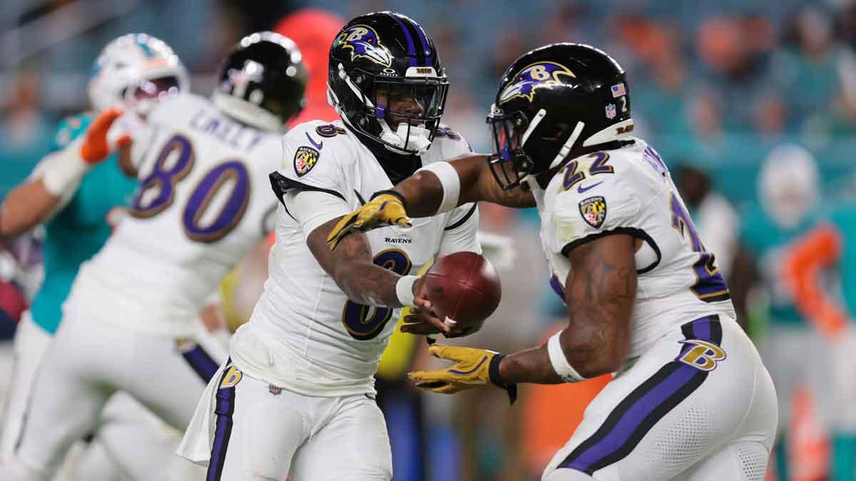 Ravens’ Derrick Henry adds to Dolphins drubbing with incredible NFL milestone_thumbnail