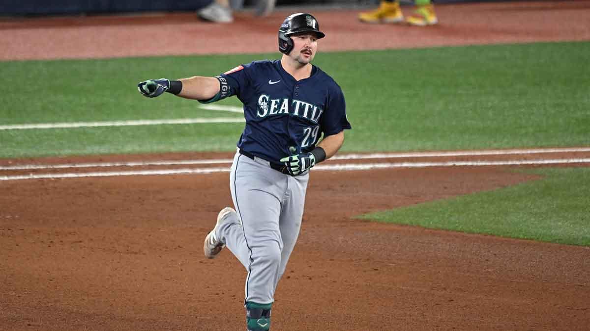 Mariners star Cal Raleigh joins Julio Rodriguez in Game 7 HR party_thumbnail