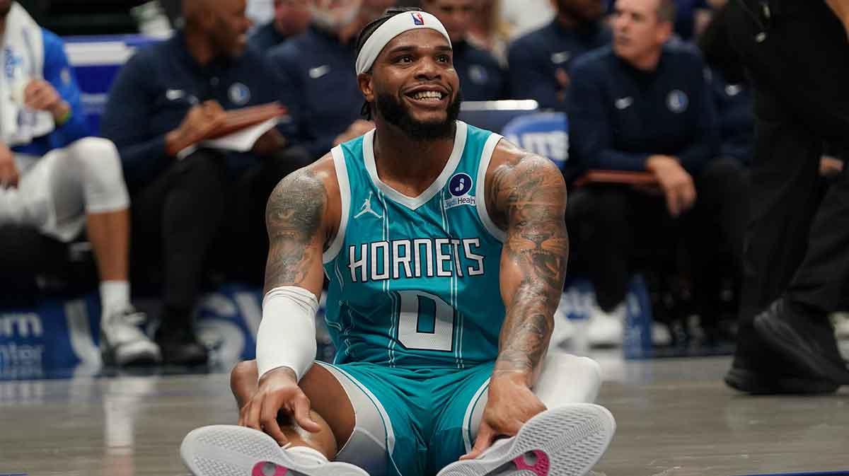 Miles Bridges throws down dunk after textbook LaMelo Ball lob_thumbnail