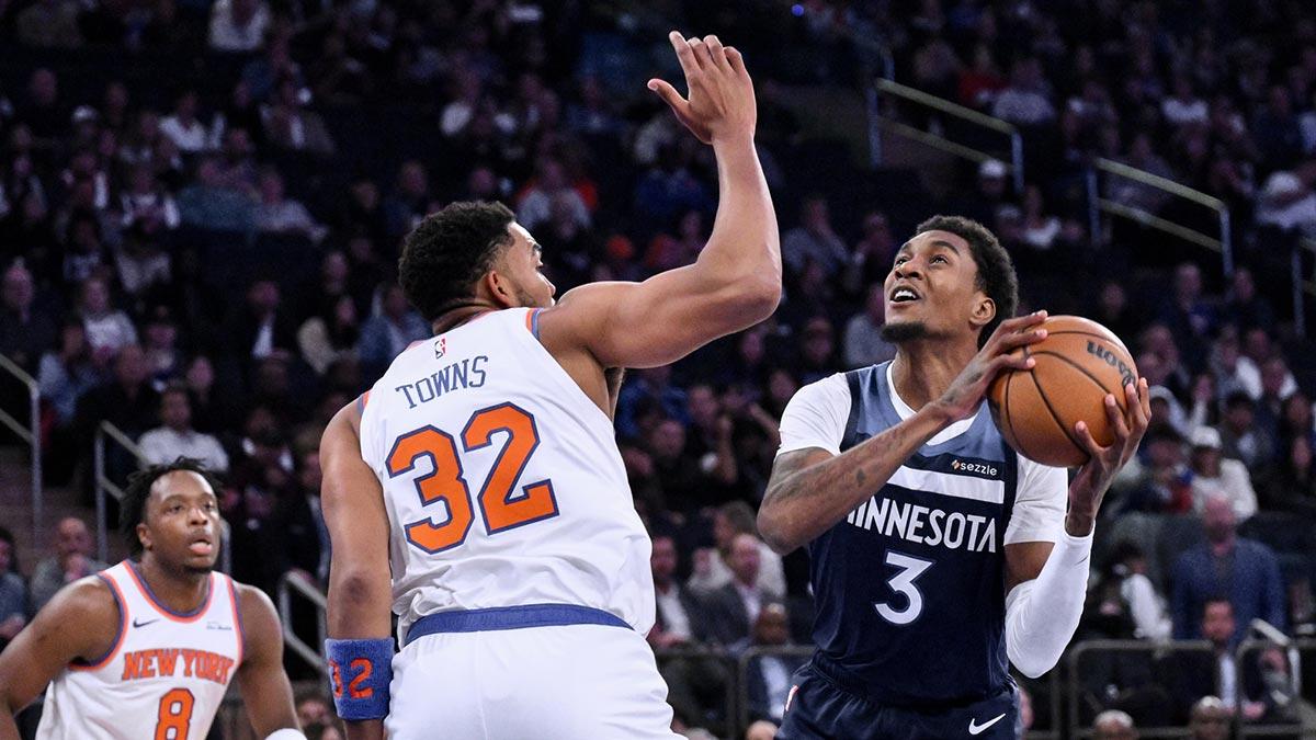 Jaden McDaniels posterizes Blazers rookie Yang Hansen_thumbnail