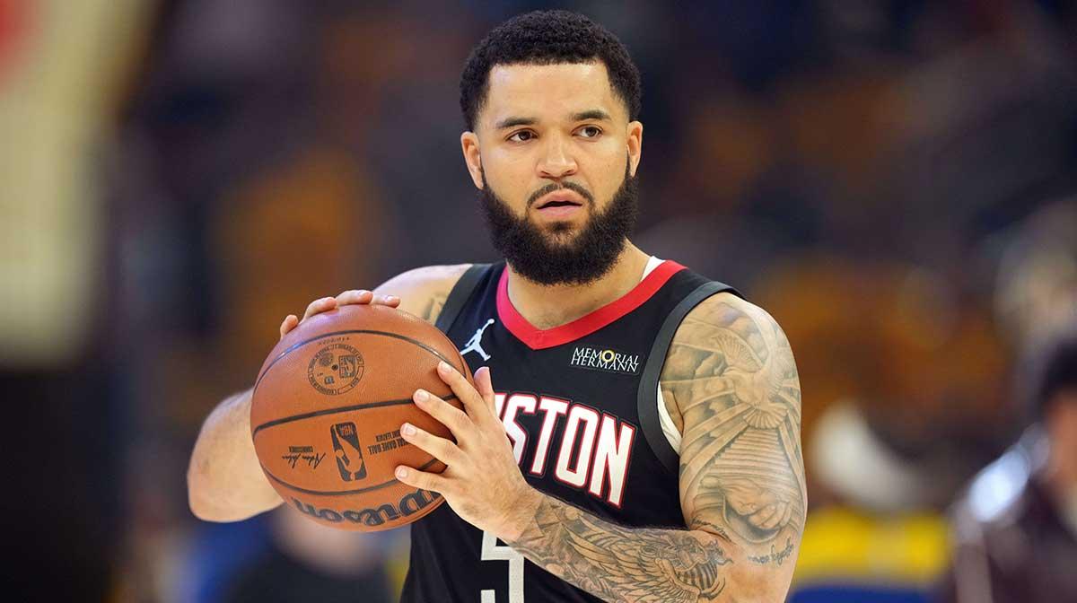 Fred VanVleet helps coach Rockets practice after season opening loss vs. Thunder_thumbnail