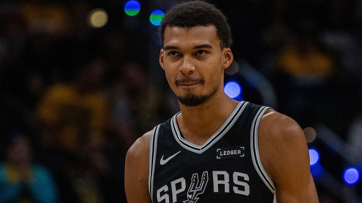 Watch Spurs’ Victor Wembanyama absolutely son Anthony Davis during historic season opener_thumbnail