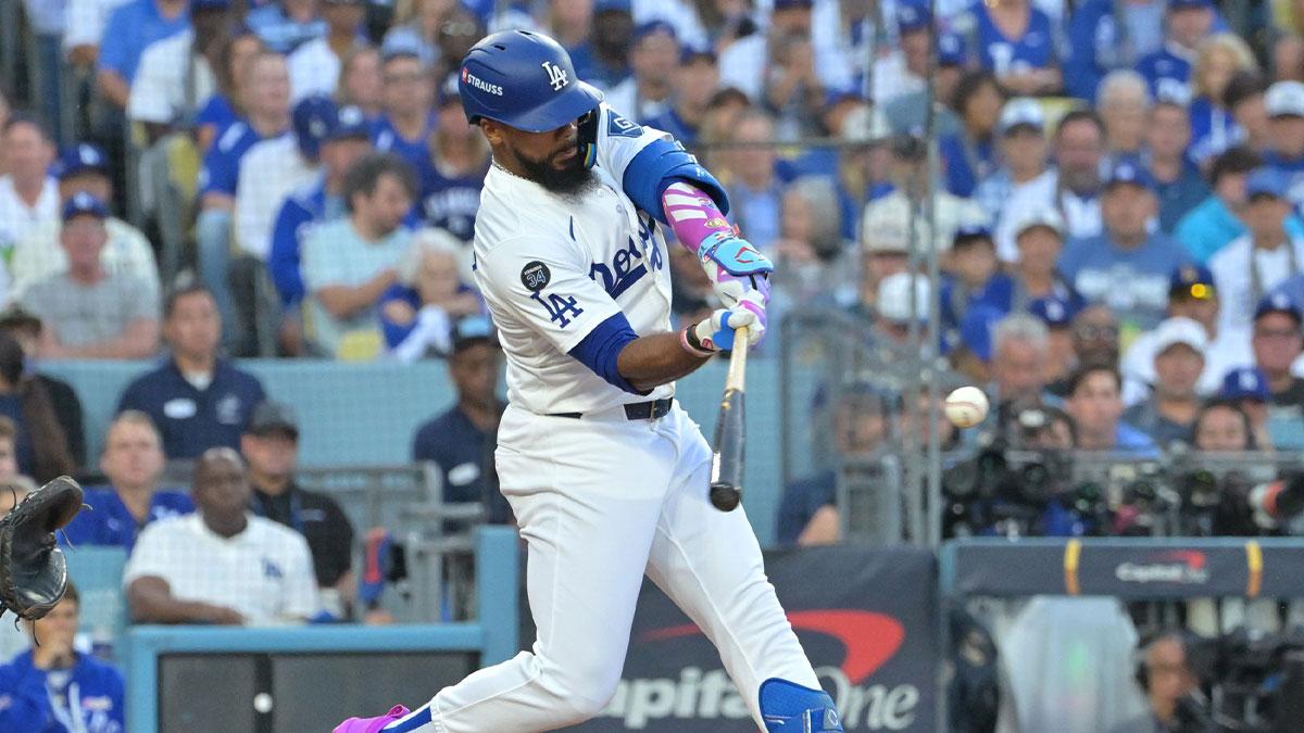 Dodgers’ Teoscar Hernandez hits crazy bat flip after World Series Game 3 home run_thumbnail