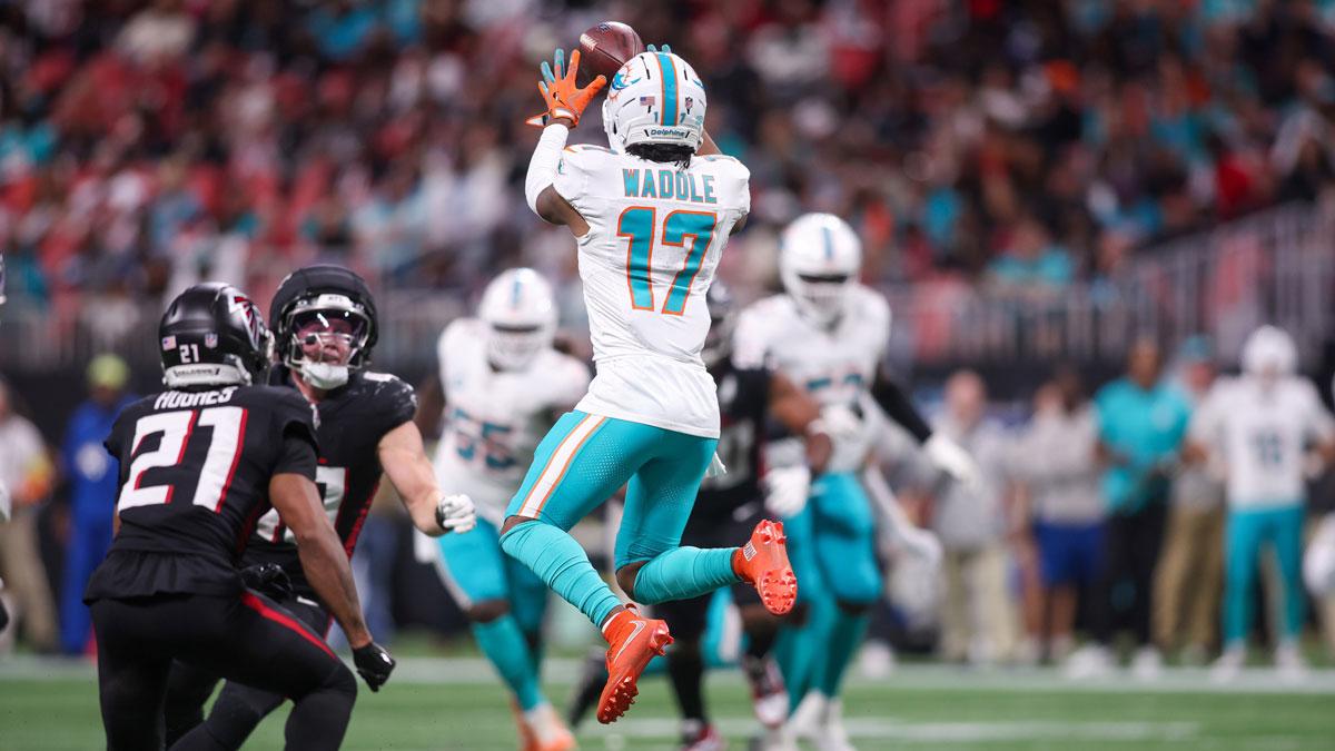 Kevin Harlan goes berserk after Jaylen Waddle TD extends Dolphins’ lead vs. Falcons_thumbnail