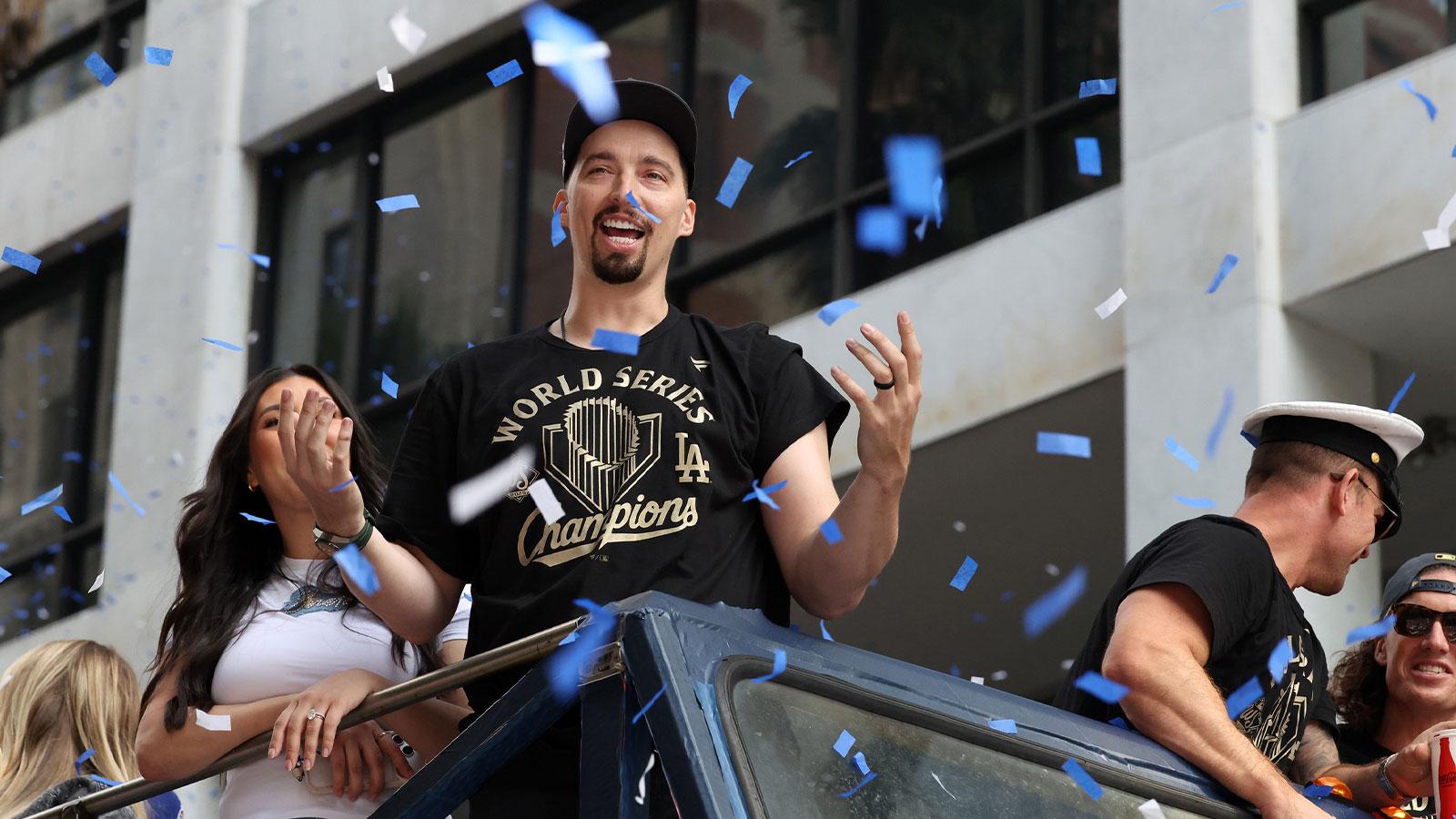 Blake Snell keeps hitting 6-7 meme during World Series championship parade_thumbnail