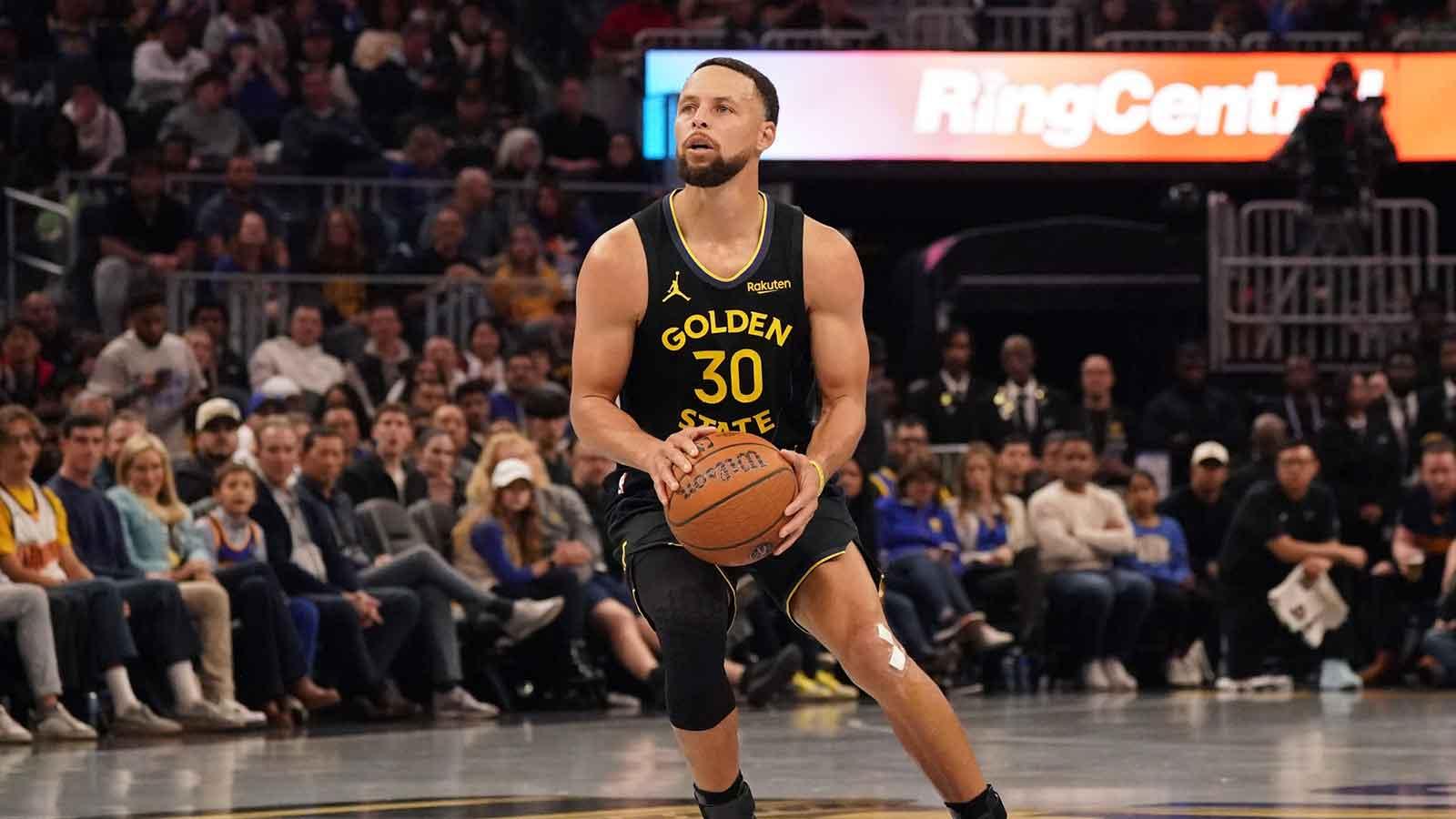 Watch Stephen Curry make his 1st floater back from injury_thumbnail