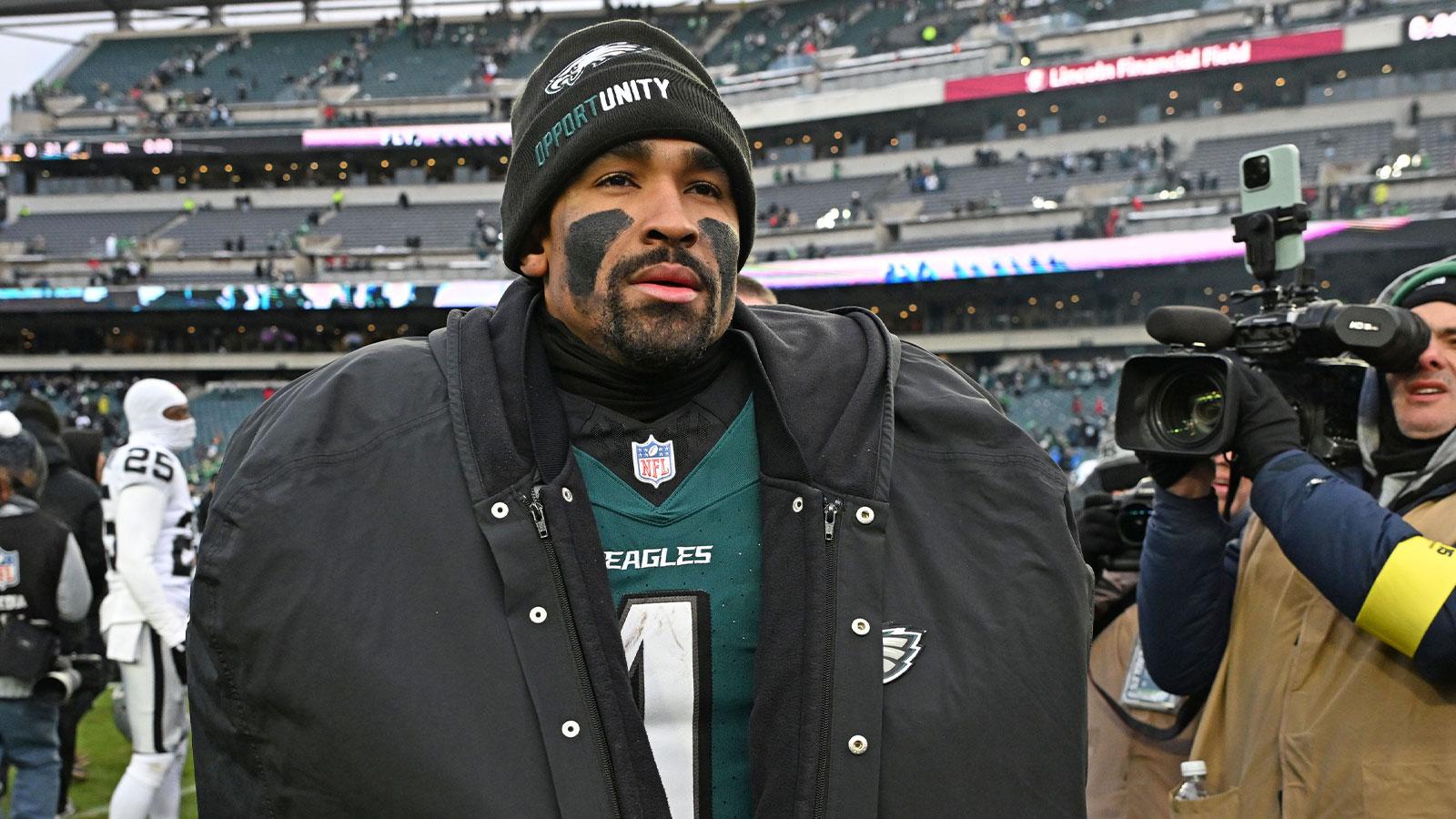 Eagles’ Jalen Hurts gets to rest early after nearing posting perfect QB rating vs. Raiders_thumbnail