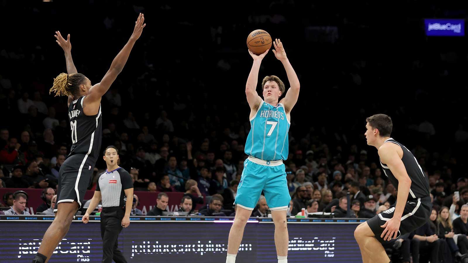 Hornets’ Kon Knueppel discusses Rookie of the Month honor alongside Cooper Flagg_thumbnail
